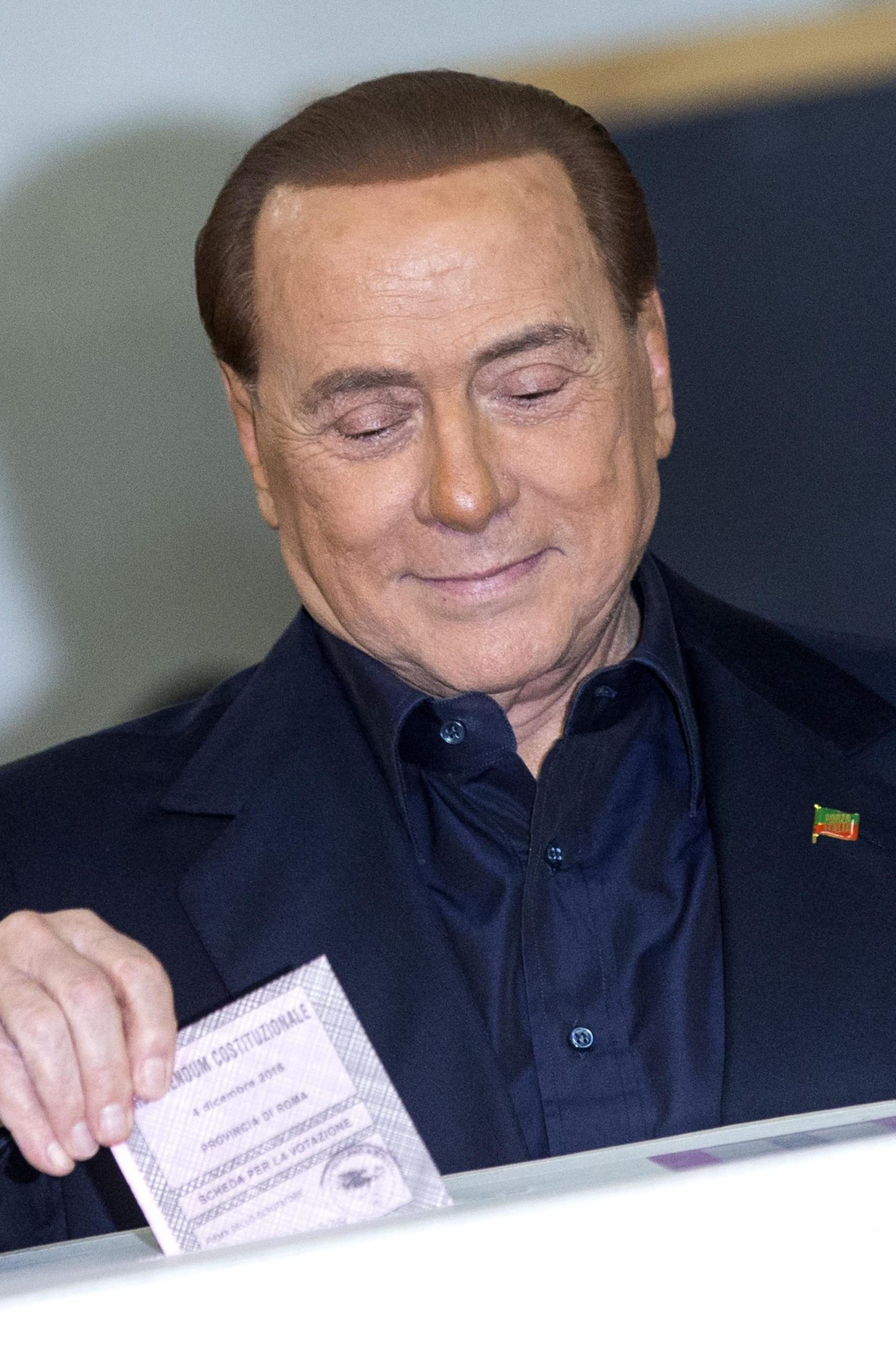 Παραίτηση του Ρέντσι ζητά και η Forza Italia του Μπερλουσκόνι