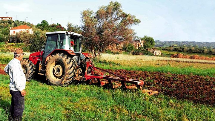 Στα 410,2 ευρώ τον μήνα το κατώτατο ασφαλιστέο εισόδημα για τους αγρότες