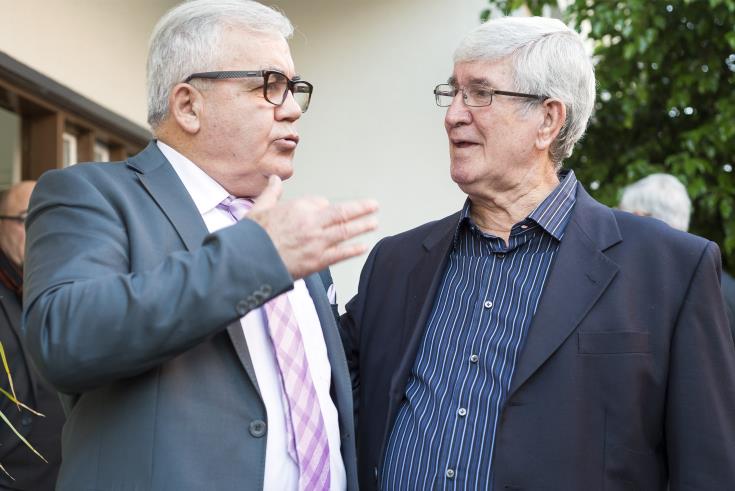 Δύο φίλοι, ένας Ελληνοκύπριος και ένας Τουρκοκύπριος συναντήθηκαν έπειτα από 42 χρόνια