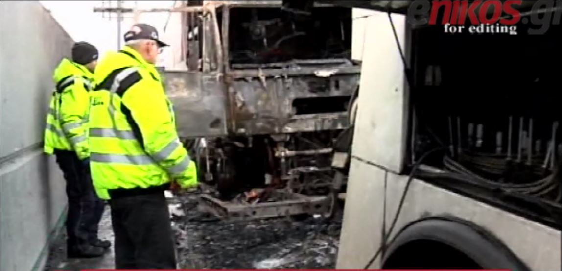 Φορτηγό κάηκε ολοσχερώς στην Αττική Οδό – ΒΙΝΤΕΟ