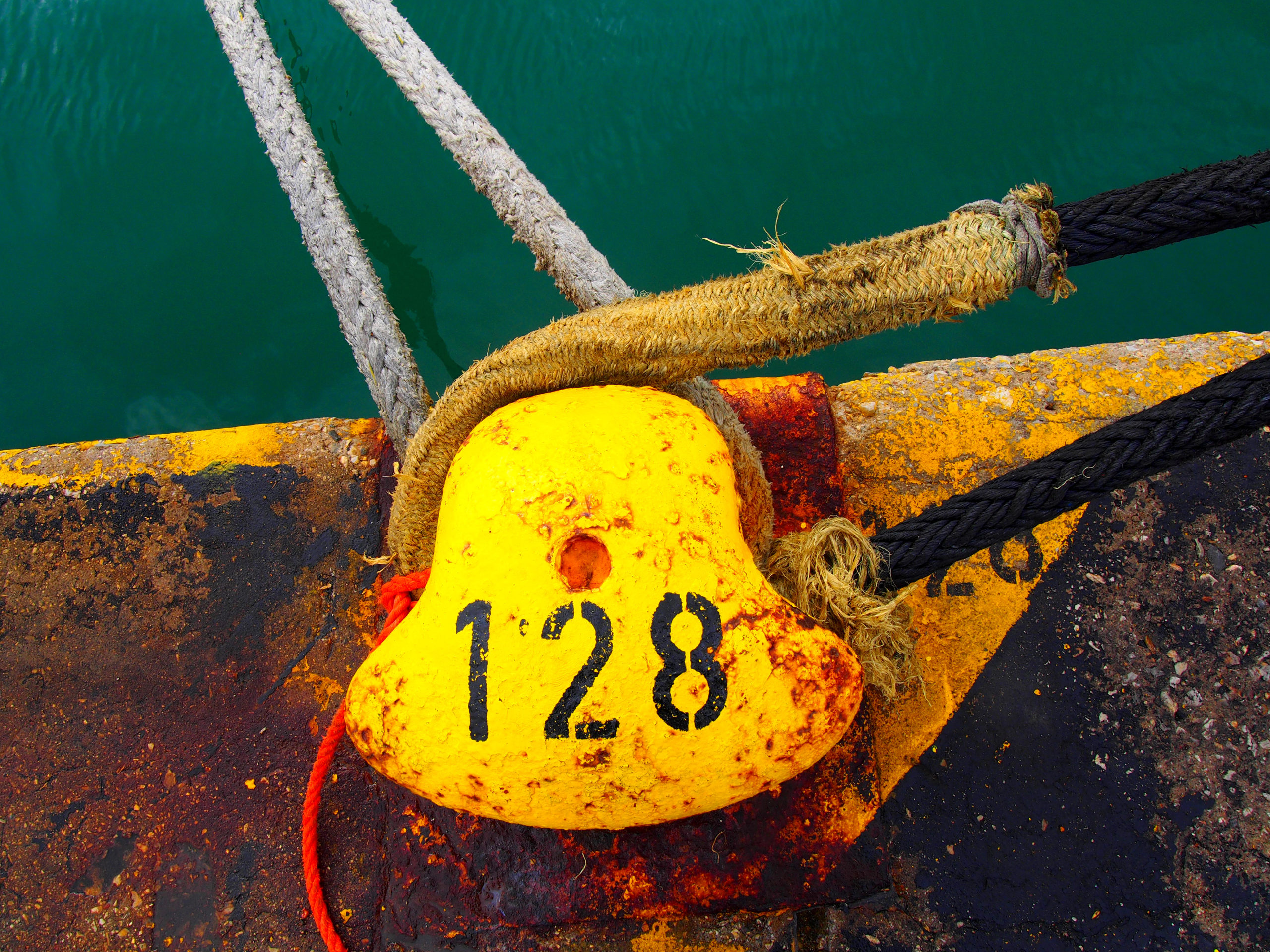 Δεμένα τα πλοία στα λιμάνια για 48 ώρες