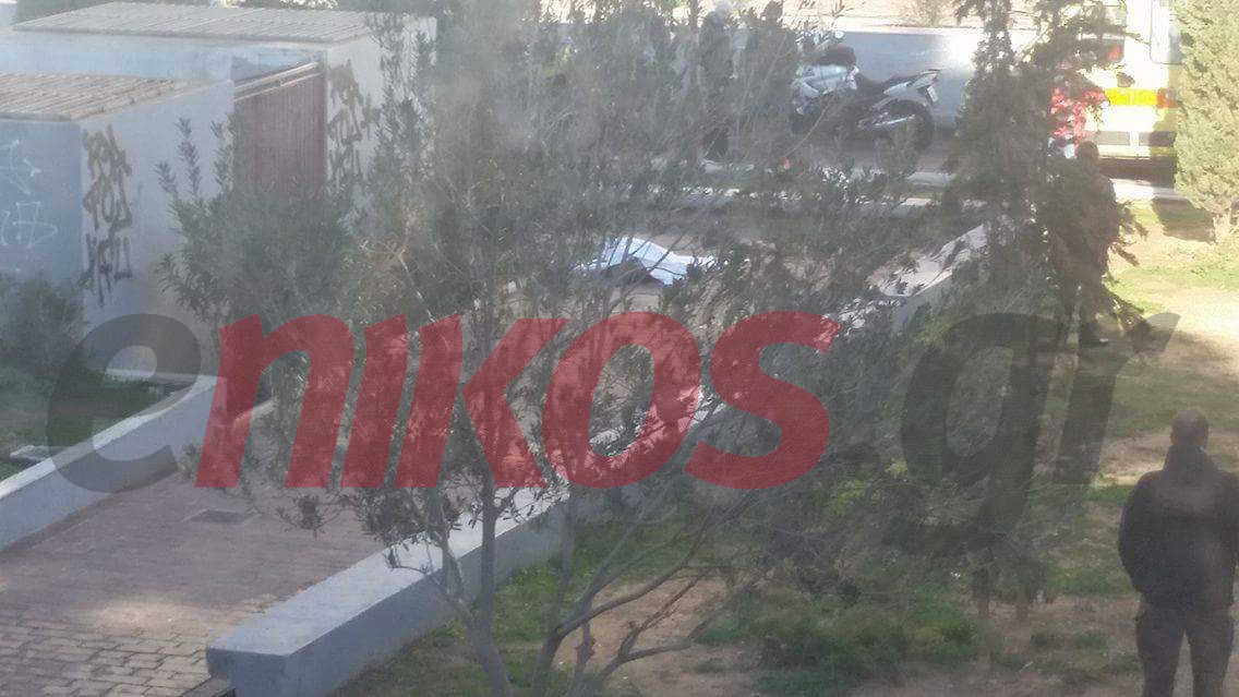 Ένας νεκρός σε συμπλοκή με αστυνομικούς στο κέντρο της Αθήνας – Όλο το χρονικό – ΦΩΤΟ