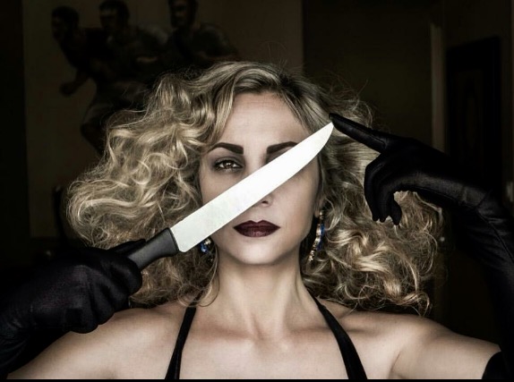 Στην “Κιβωτό” η “Κυρία της νύχτας” με Σακκά-Μεταξά!