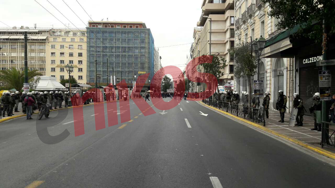 Σε εξέλιξη η πορεία για τη συμπλήρωση οκτώ ετών από τη δολοφονία του Γρηγορόπουλου – ΦΩΤΟ