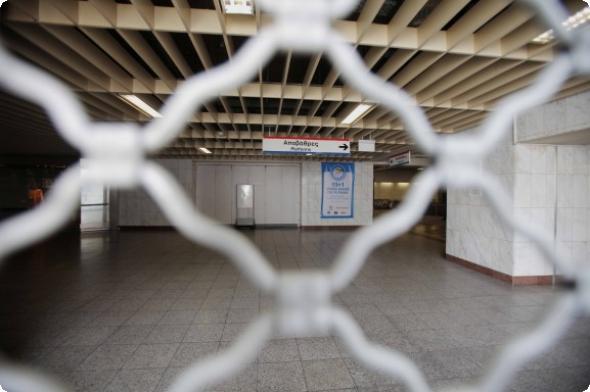 Κλείνουν οι σταθμοί του μετρό “Πανεπιστήμιο” και “Σύνταγμα”
