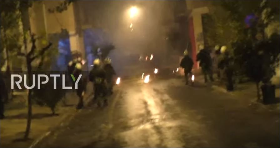 ΖΩΝΤΑΝΗ ΜΕΤΑΔΟΣΗ των επεισοδίων στα Εξάρχεια από το Russian Today