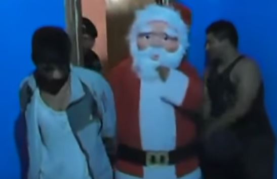 Ο Άγιος Βασίλης συνέλαβε… εμπόρους ναρκωτικών – ΒΙΝΤΕΟ