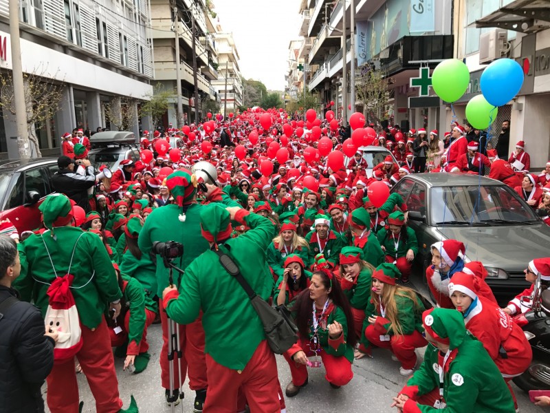“Πλημμύρισαν” τα Χανιά από ‘Αγιους Βασίληδες – ΒΙΝΤΕΟ – ΦΩΤΟ