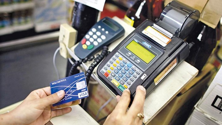 Το “πλαστικό χρήμα” μείωσε τη φοροδιαφυγή από ΦΠΑ