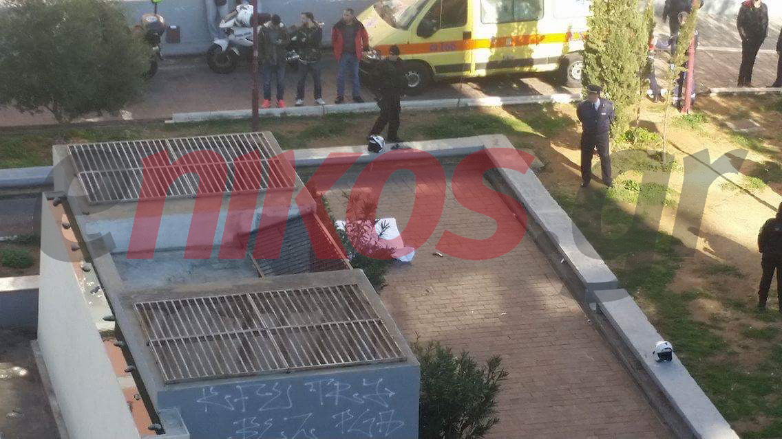 Οι πρώτες εικόνες από το σημείο της αιματηρής συμπλοκής στην πλατεία Θεάτρου – ΦΩΤΟ