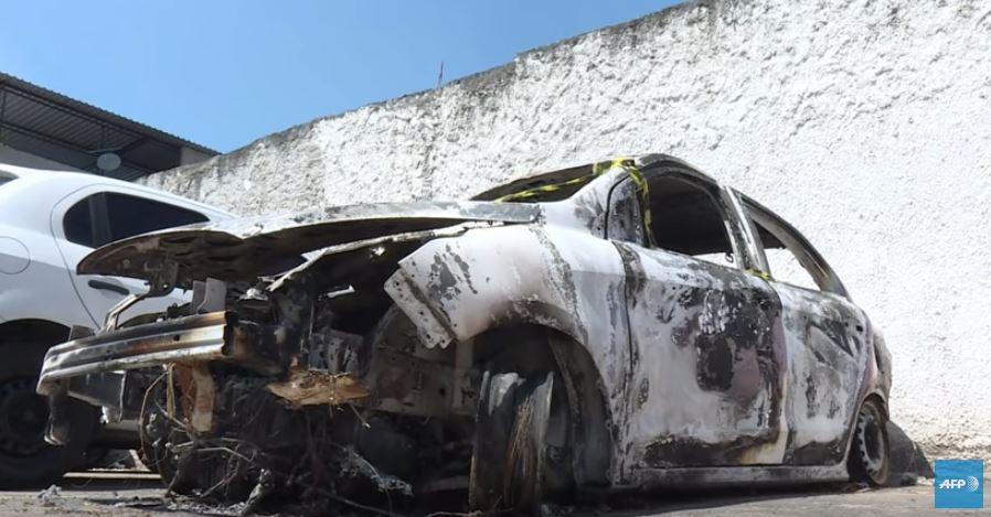 Στάχτη το αυτοκίνητο του Έλληνα πρέσβη – ΒΙΝΤΕΟ