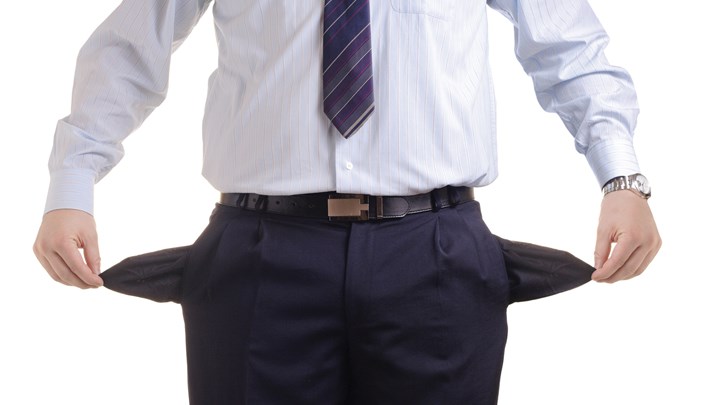 Φόρο 800 ευρώ για όλους και μείωση συντάξεων έως 30% φέρνουν οι παρεμβάσεις του ΔΝΤ