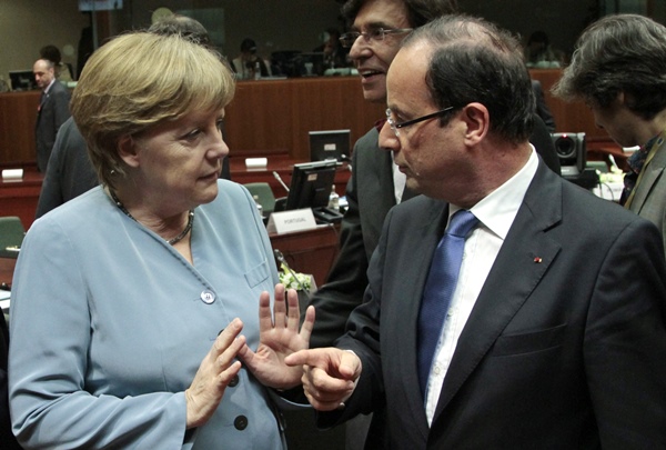 Μέρκελ και Ολάντ θέλουν παράταση των κυρώσεων κατά της Ρωσίας