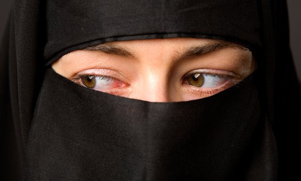 Σαουδική Αραβία – Συνελήφθη γυναίκα που πόζαρε με ακάλυπτο πρόσωπο στο twitter