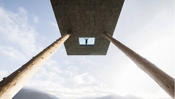 perierga.gr - Πισίνα με... παράθυρο! perierga.gr - Πισίνα με... παράθυρο!