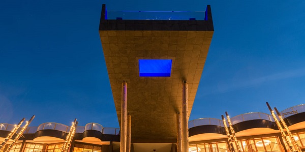 perierga.gr - Πισίνα με... παράθυρο! perierga.gr - Πισίνα με... παράθυρο!