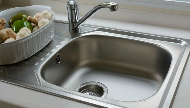 Πώς να ξεβουλώσετε τον νεροχύτη σας σε 15 δευτερόλεπτα