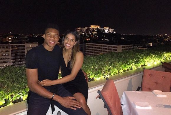 Το τρυφερό μήνυμα της συντρόφου του Αντετοκούνμπο