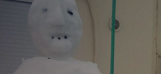 Κρήτη – Έκαναν και τον Σόιμπλε… χιονάνθρωπο – ΦΩΤΟ