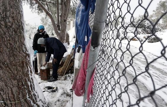 “Καμπανάκι” από ανθρωπιστικές οργανώσεις για τους πρόσφυγες στην Ελλάδα λόγω ψύχους