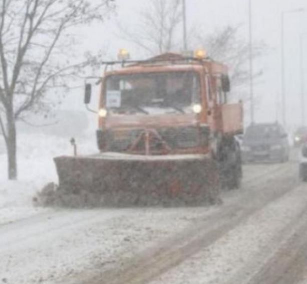 Ε.Ο. Πατρών-Κορίνθου: Η τροχαία προσπαθεί να εμποδίσει τον εγκλωβισμό άλλων οχημάτων – ΤΩΡΑ