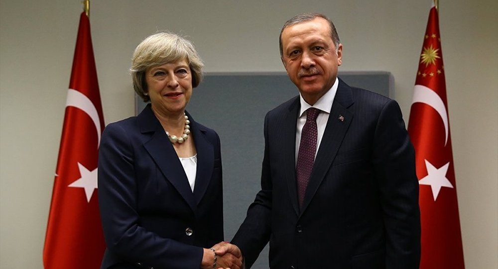 Η Μέι καλεί την Τουρκία να τηρήσει το κράτος δικαίου