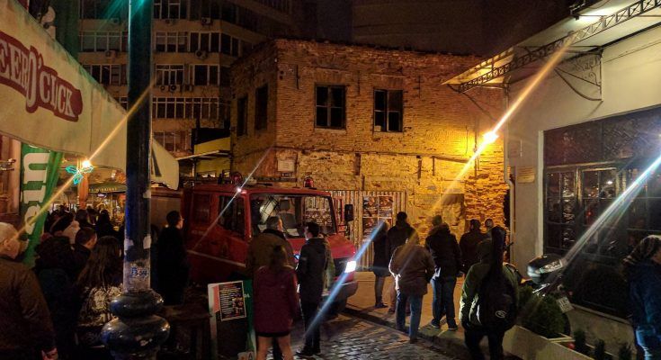 Φωτιά σε κτίριο στα Λαδάδικα – ΦΩΤΟ – ΒΙΝΤΕΟ