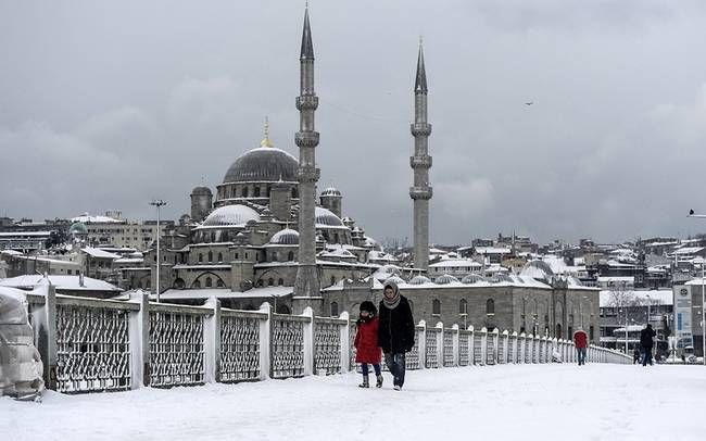 Χιονοθύελλα στην Κωνσταντινούπολη – Ακυρώθηκαν εκατοντάδες πτήσεις
