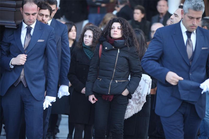 Το τελευταίο αντίο στον Αλέξη Μάρδα – Συντετριμμένη η Τάνια Τρύπη – ΦΩΤΟ