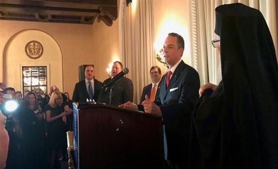 Δηλώσεις – έκπληξη από τον Έλληνα προσωπάρχη του Τραμπ