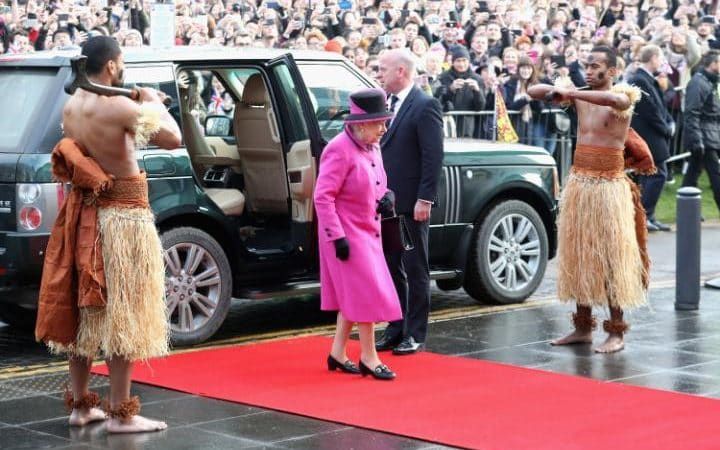 Η νέα δημόσια εμφάνιση της βασίλισσας Ελισάβετ μετά το κρυολόγημα – ΦΩΤΟ