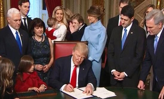 Ποιος έκλεψε την παράσταση στην ορκωμοσία του Τραμπ; – ΒΙΝΤΕΟ