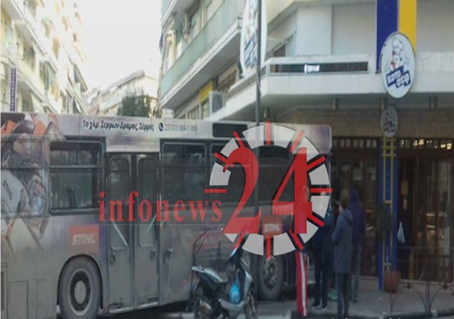Αστικό λεωφορείο προσέκρουσε σε κατάστημα στις Σέρρες –ΦΩΤΟ