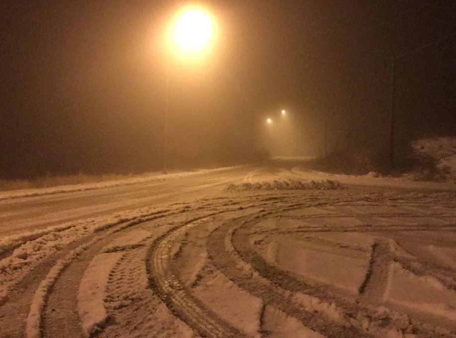 Πυκνή χιονόπτωση στην Ήπειρο – Σφοδροί άνεμοι και νεροποντή στο Ιόνιο