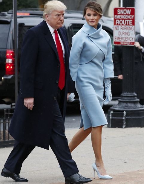 Η εμφάνιση της Μελάνια Τραμπ α λα… Τζάκι Κένεντι – ΦΩΤΟ