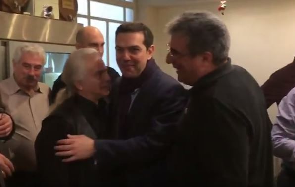 Τσίπρας – Χρυσόγονος παραλίγο στην ίδια ταβέρνα – ΒΙΝΤΕΟ