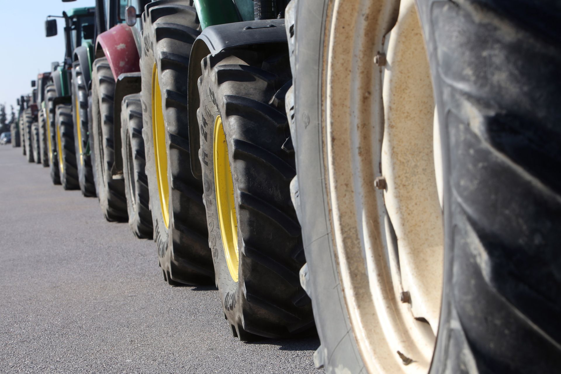 Έκλεισαν και τα δύο ρεύματα της εθνικής οδού Αθηνών – Θεσσαλονίκης οι αγρότες