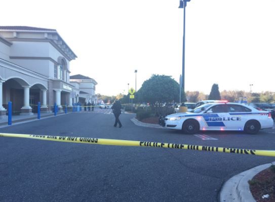 Πυροβολισμοί με νεκρή αστυνομικό στο Ορλάντο – Ανθρωποκυνηγητό για τον δράστη