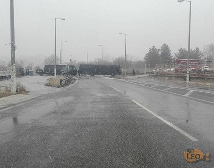 Για δεύτερη μέρα τα ΜΑΤ στο μπλόκο των αγροτών στον Προμαχώνα – ΦΩΤΟ