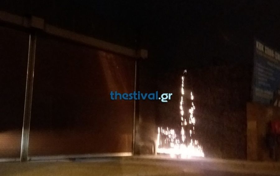 Επεισοδιακή νύχτα στη Θεσσαλονίκη – «Βροχή» από μολότοφ στο κέντρο της πόλης