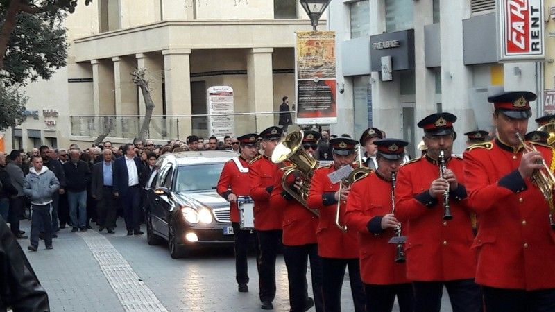 Σε κλίμα οδύνης το τελευταίο “αντίο” στην αντιπεριφερειάρχη Ηρακλείου – ΦΩΤΟ