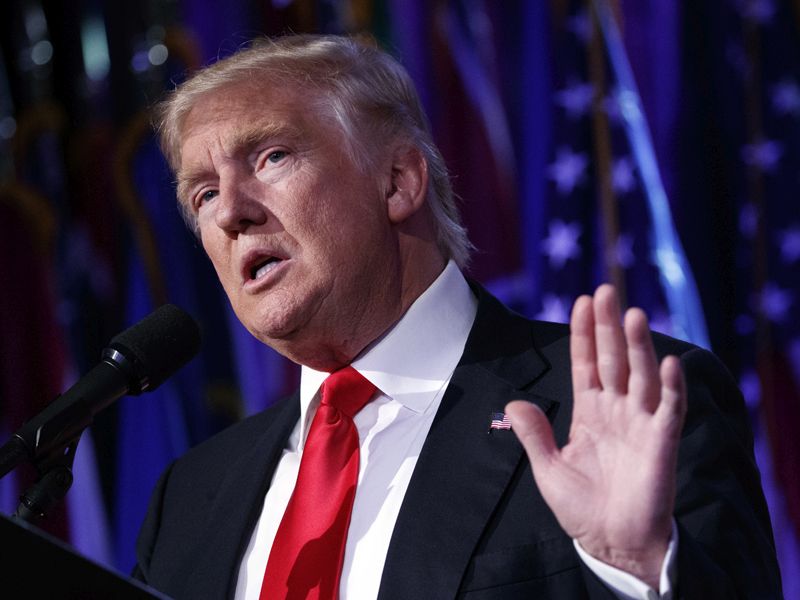 ΗΠΑ: Σε δύο Βίβλους θα ορκιστεί ο Τραμπ – Του Λίνκολν και… της μαμάς του