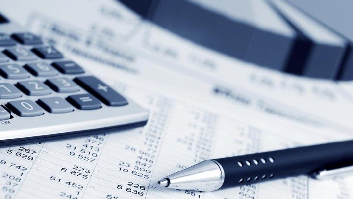 Εισφορές «αφανισμού» για ελεύθερους επαγγελματίες και μισθωτούς με μπλοκάκια