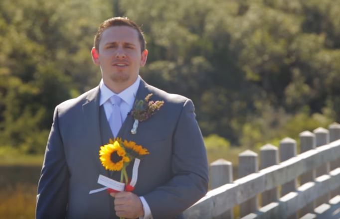 Δεν θα πιστέψετε τι φόρεσε αυτή η νύφη στο γάμο της – ΒΙΝΤΕΟ