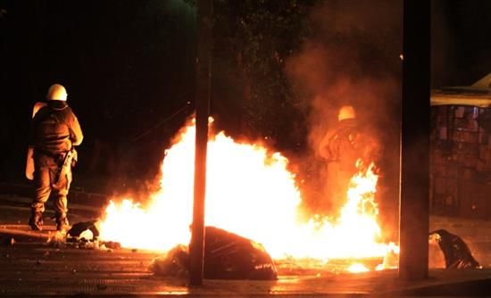 Σοβαρά επεισόδια μετά τον αγώνα ΠΑΟ–ΑΕΚ: Τρεις συλλήψεις, ένας τραυματίας και βροχή από μολότοφ