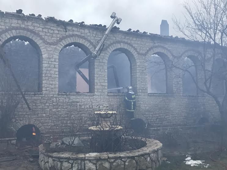 Μπακογιάννης: Προχωρά η καταγραφή των ζημιών από την πυρκαγιά στην Ι.Μ. Παναγίας Βαρνάκοβας