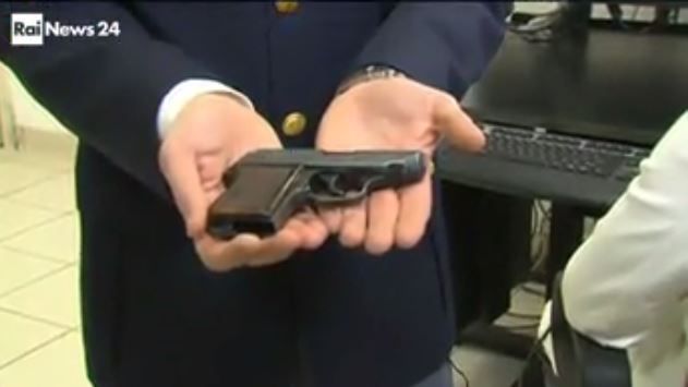 Ιταλία: Στη δημοσιότητα το όπλο του Τυνήσιου μακελάρη – ΒΙΝΤΕΟ