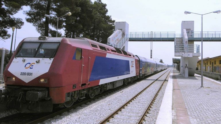 Ταλαιπωρία για τους επιβάτες του Intercity Θεσσαλονίκη-Αθήνα – Γιατί καθυστερεί το δρομολόγιο