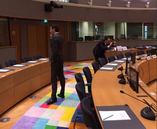 Το τηλεφώνημα του Ντάισελμπλουμ πριν την έναρξη του Eurogroup – ΦΩΤΟ