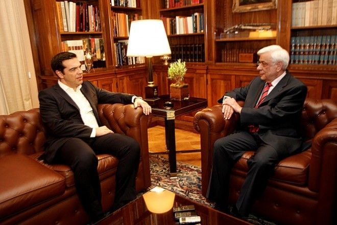 Ο Τσίπρας ενημερώνει και Παυλόπουλο για το Κυπριακό